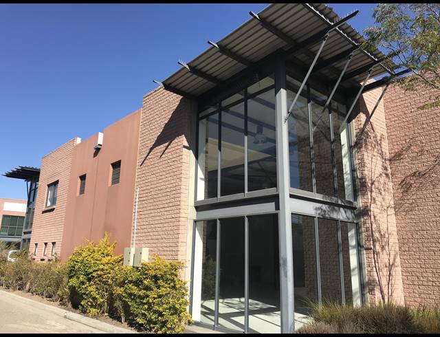 356M² WAREHOUSE TO LET IN EVERITE INDUSTRIA